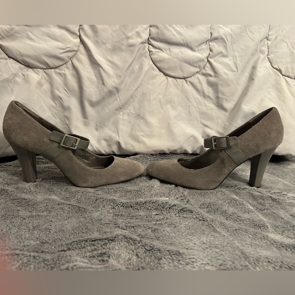 Merona Gray Suede Shoes. Size 9 - Picture 7 of 11